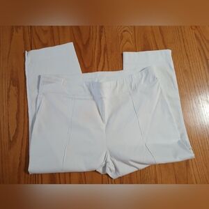 Noni B White Crop Pants. NWT Size 18